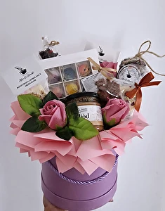Flower Box z pralinkami i miodem